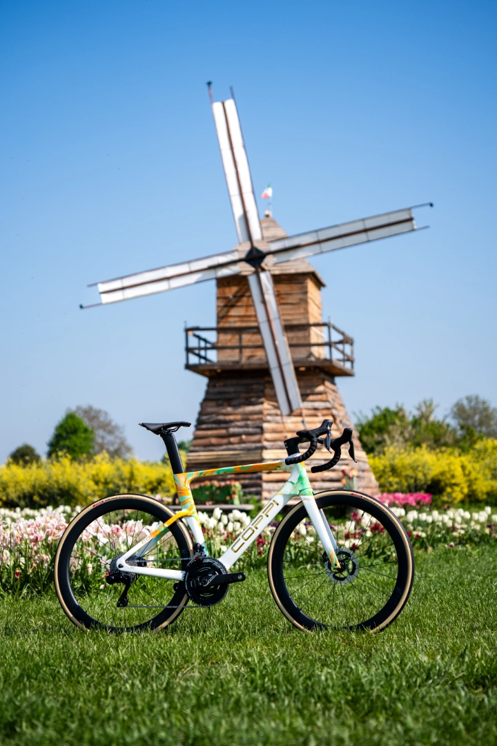 bici-da-corsa-con-telaio-in-carbonio-high-modulus