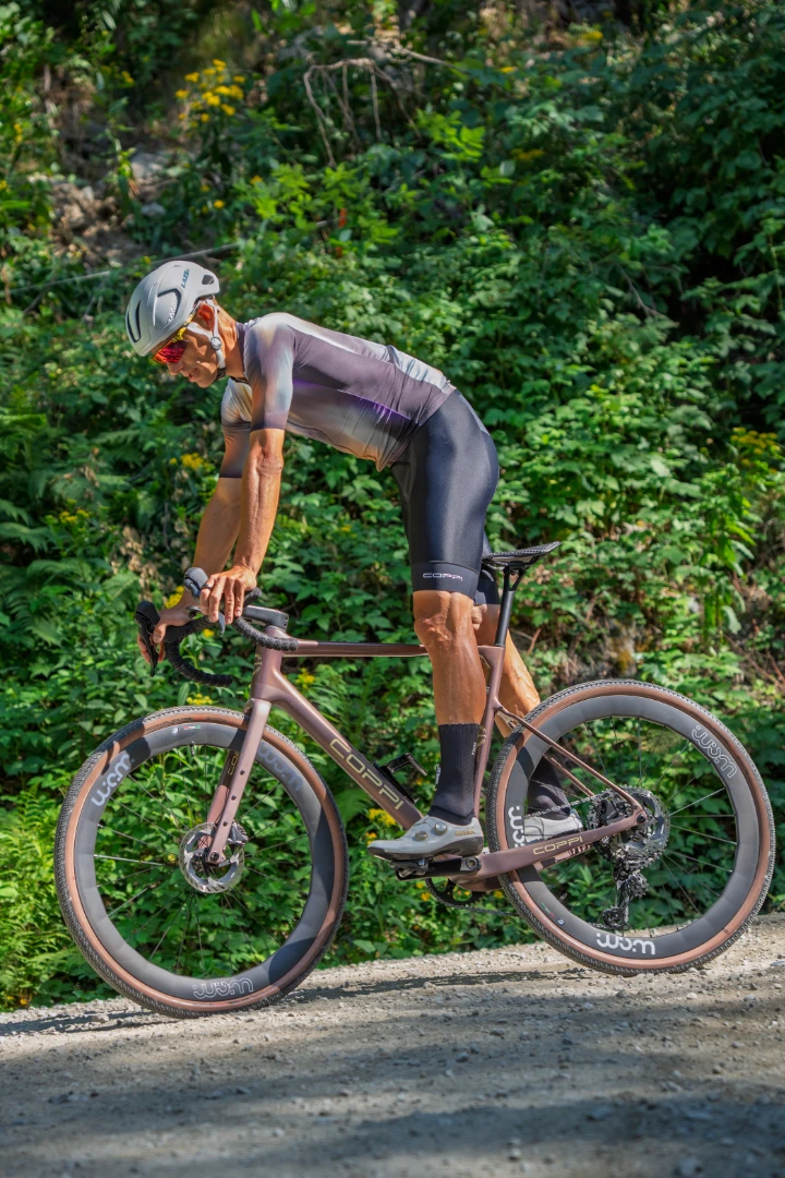 bici-gravel-con-telaio-in-fibra-di-carbonio-coppi
