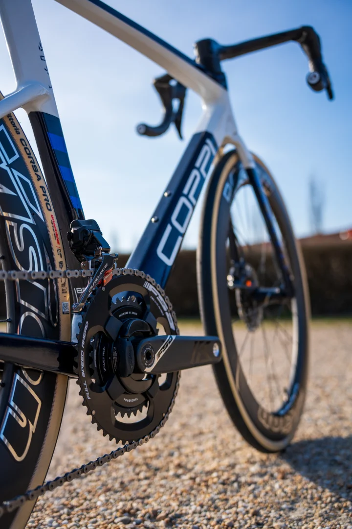 bicicletta-per-salite-impegnative-percorsi-tecnici-tratti-veloci