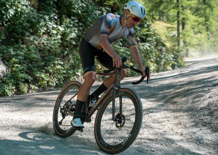 performance-velocita-e-stabilita-per-bici-su-asfalto-e-sterrati